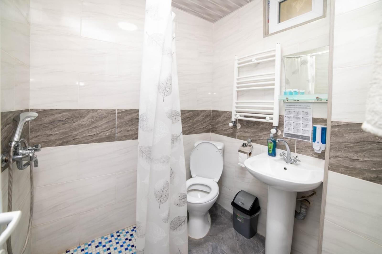 Guest House Kavkasioni 33 텔라비 외부 사진
