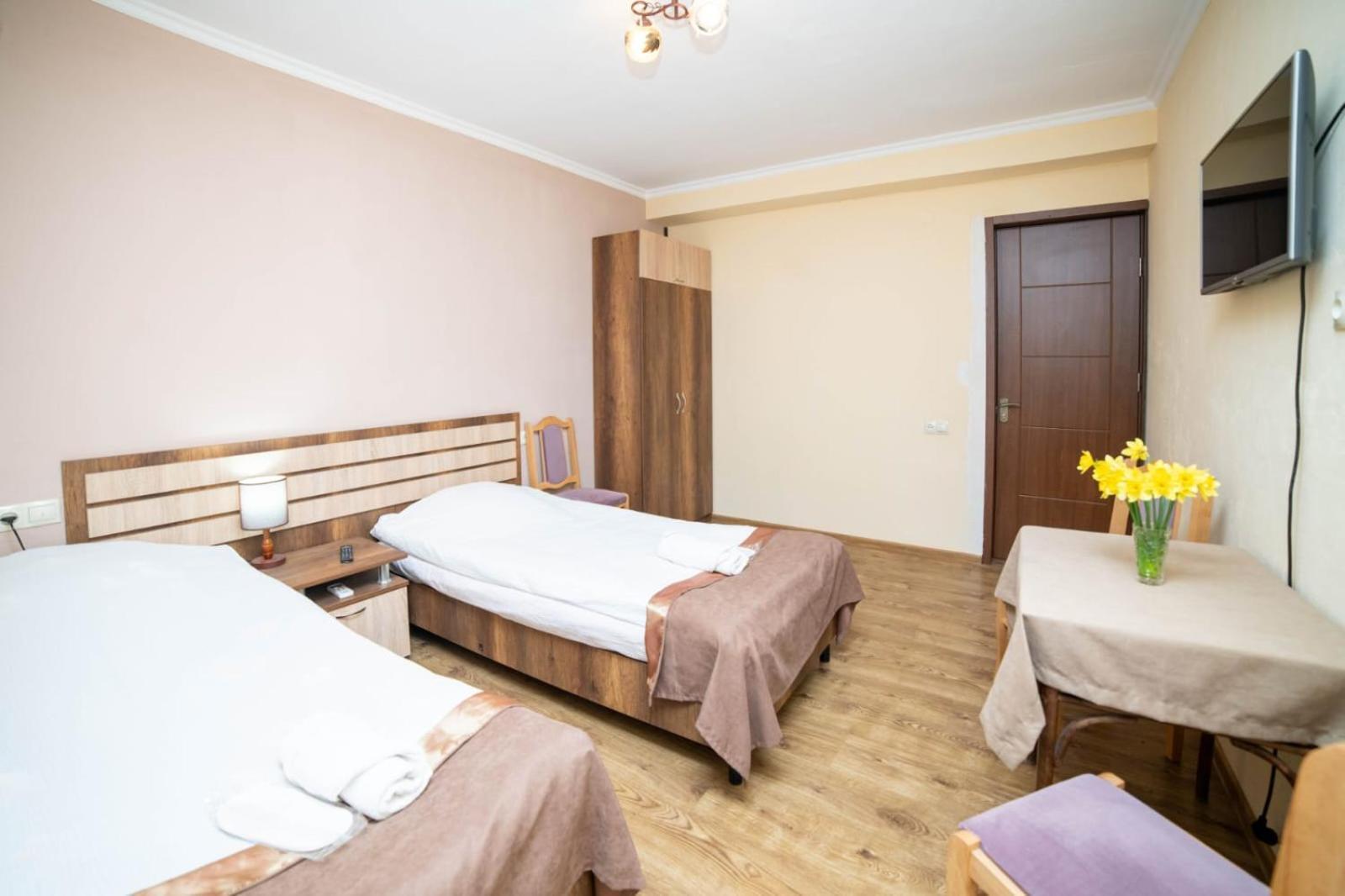 Guest House Kavkasioni 33 텔라비 외부 사진